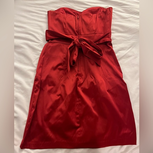 Best little red dress ever! Strapless red dress, size 6 - Picture 2 of 5